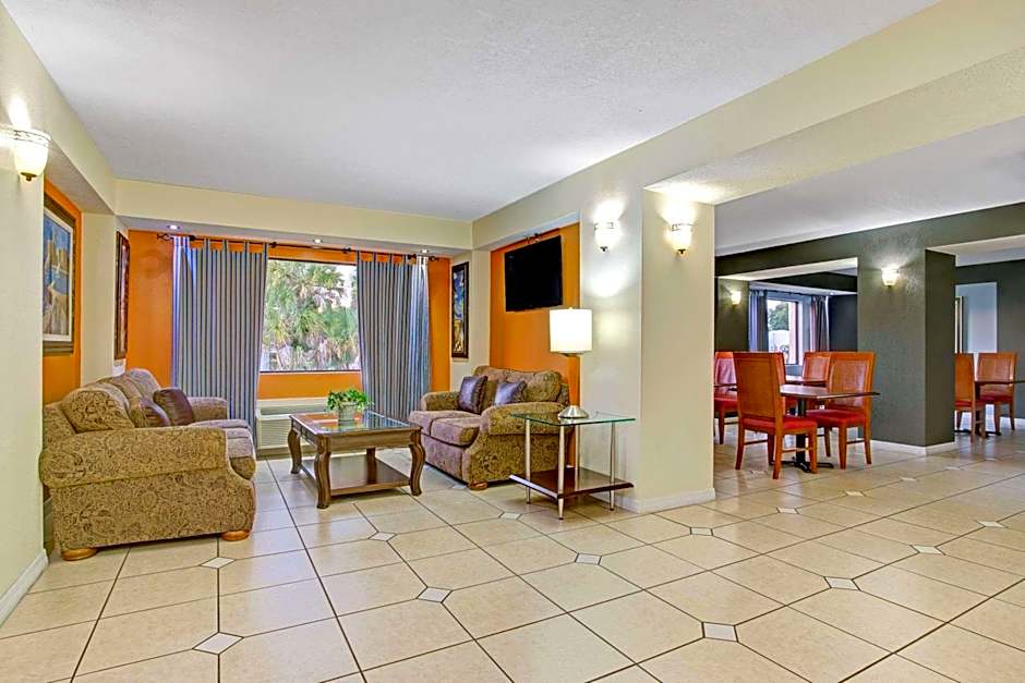 Days Inn & Suites by Wyndham Tampa/Fairground/Casino Area