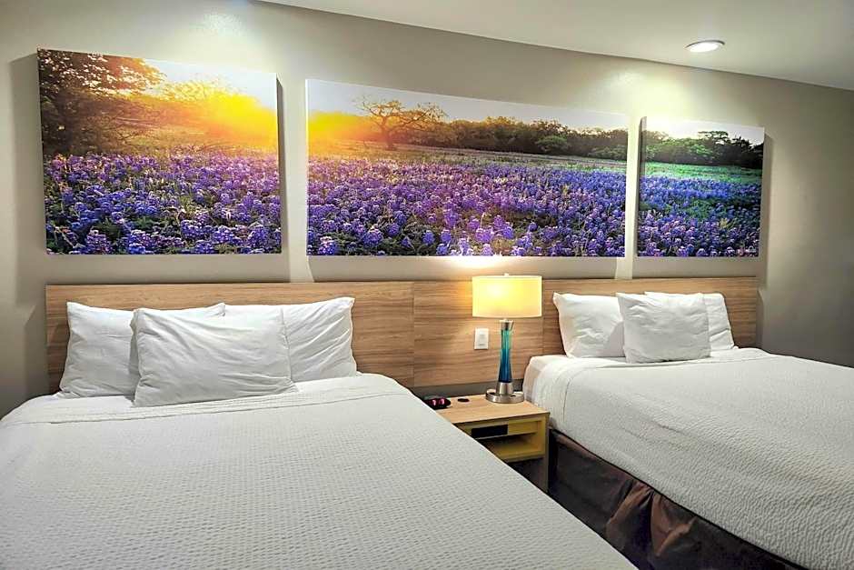 Days Inn & Suites by Wyndham Katy