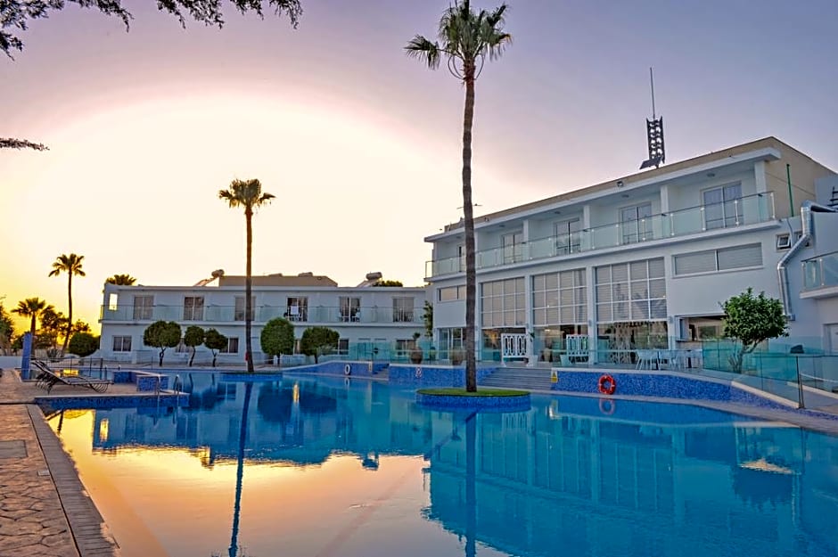 Fedrania Gardens Hotel