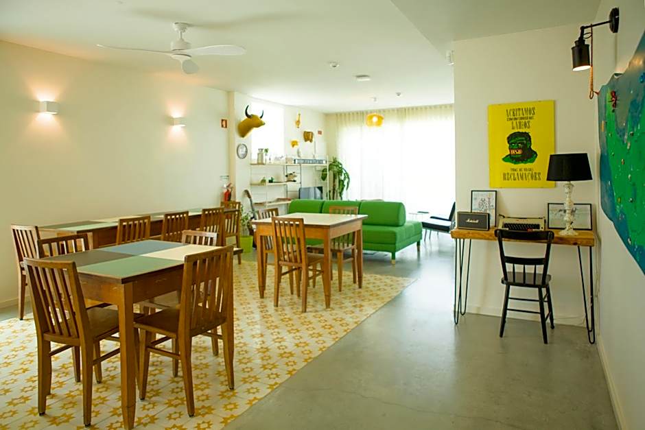 THE HOLY COW - Hostel & Suites