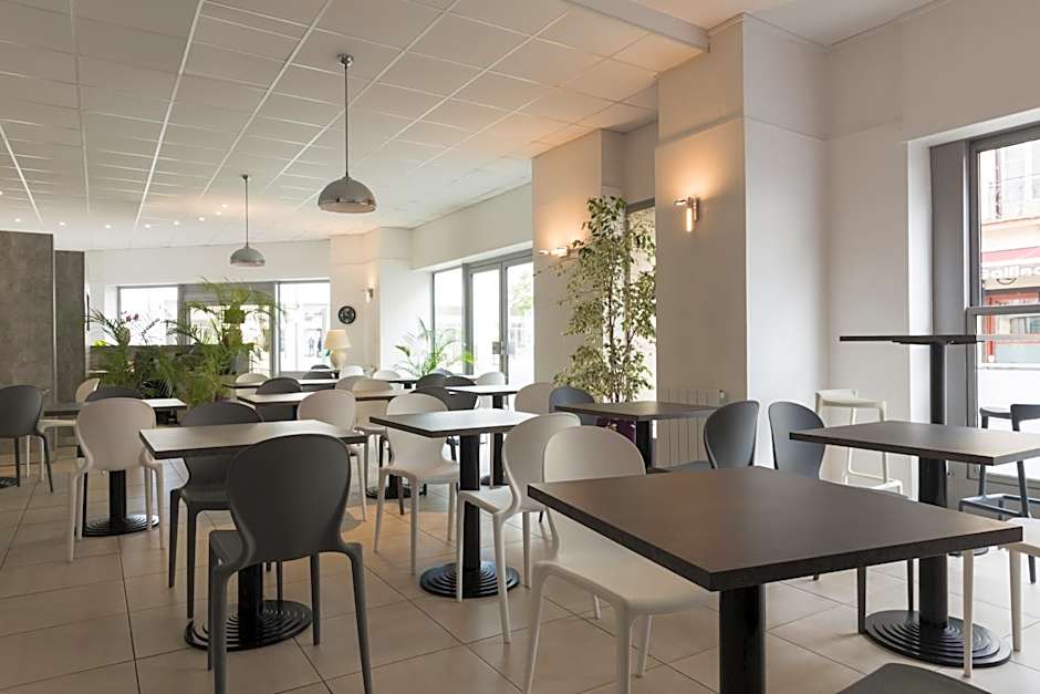 The Originals City, Hotel Nevers Centre Gare (Inter-Hotel)