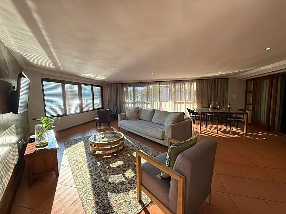 Bambuu Lakeside Lodge