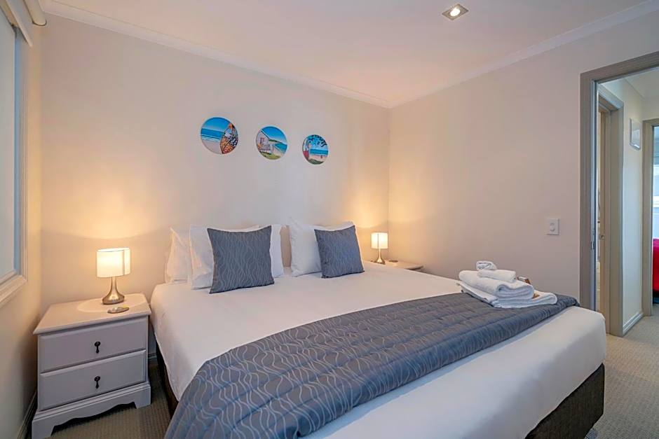 Crow's Nest Apartments