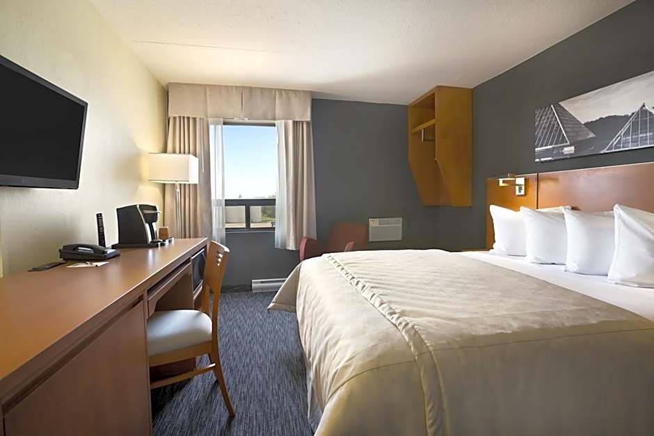 Travelodge by Wyndham Edmonton West