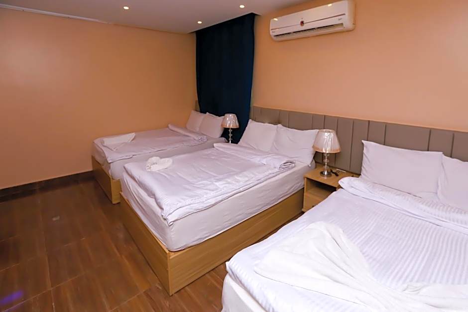 Pyramids Express View Hotel