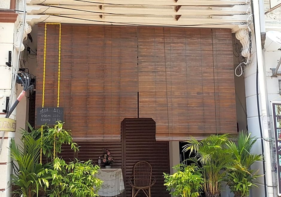 Cocoa Mews Cafe & Home