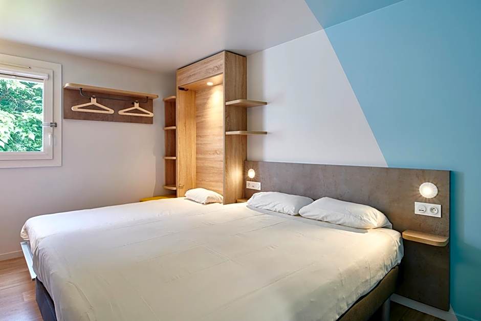 Photo 1 of 9 of 1 Double Bed and 1 Twin Bed