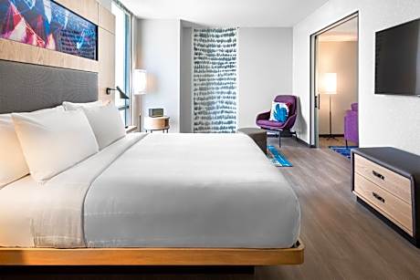 Aloft, Suite, 1 King, Partial bay view