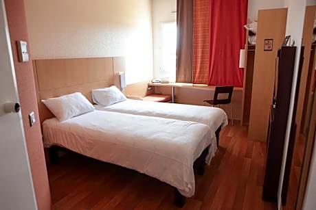 Standard Room with 2 Single Beds