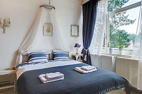 Apartment with Garden View