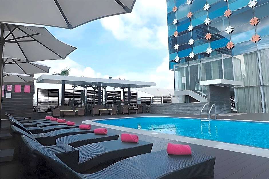 VELA Dhi GLOW Pratunam