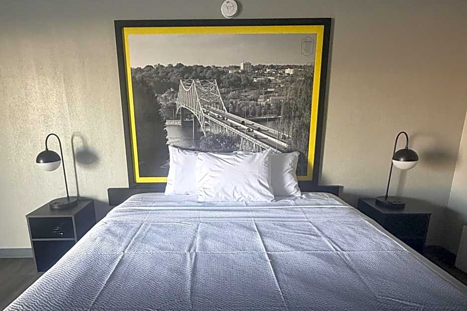 Super 8 by Wyndham Birmingham Downtown