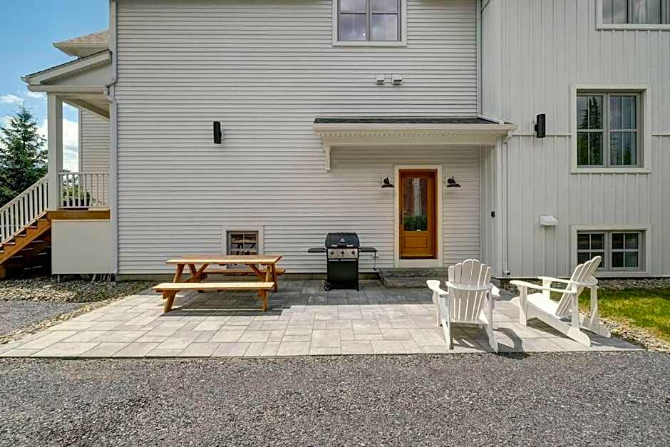 883 suite 102 Bromont Vieux Village 2cac , foyer