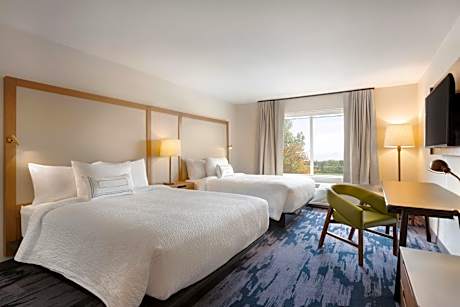 Queen Room with Two Queen Beds and Adapted Tub - Mobility Accessible