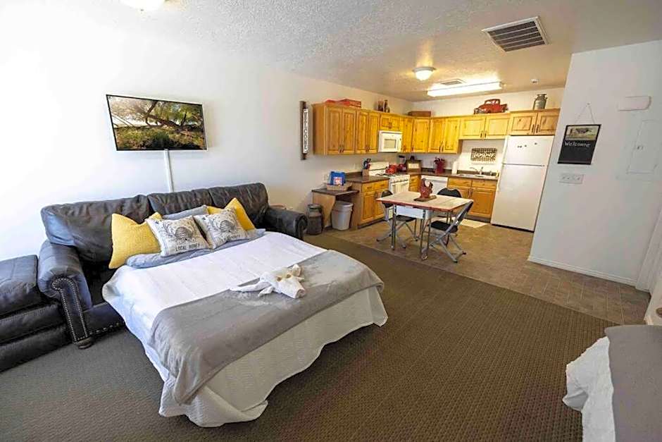 Maple Canyon~waffles~kitchen~wash+dry
