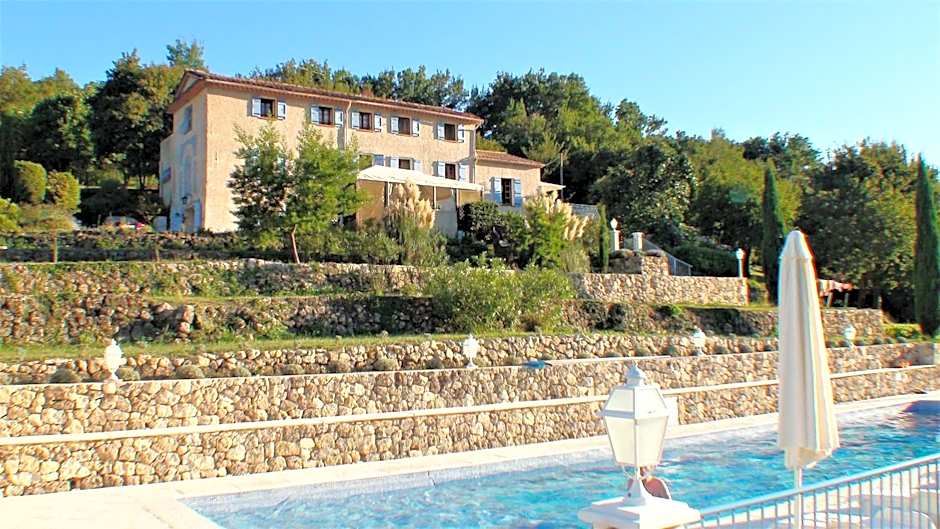 B&B with charm, quiet, kitchen, sw pool.