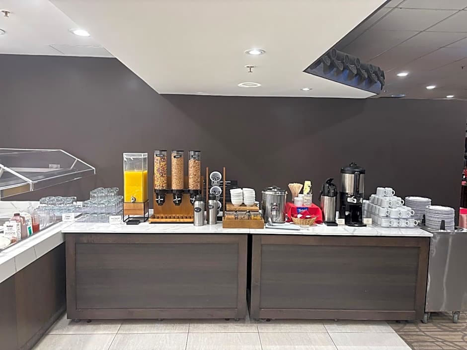 Holiday Inn Montreal Centre Ville Downtown By IHG