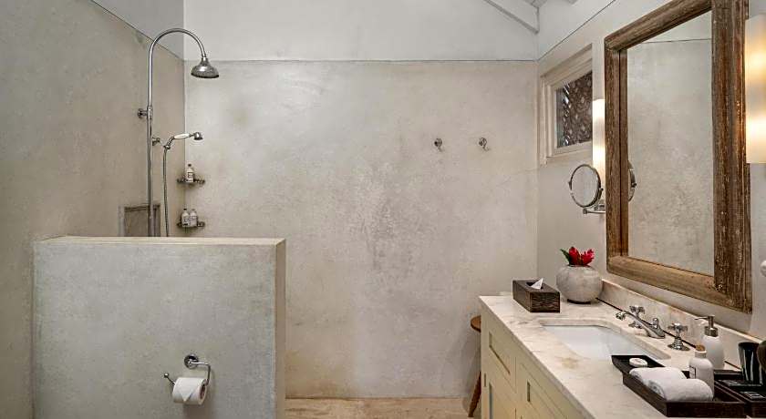 Taru Villas Rampart Street 