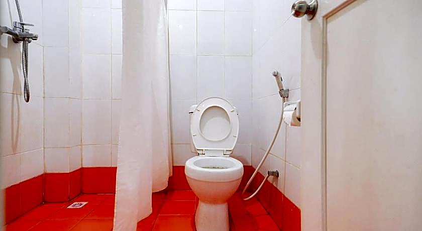 RedDoorz Plus @ Jalan FL Lumban Tobing Sibolga