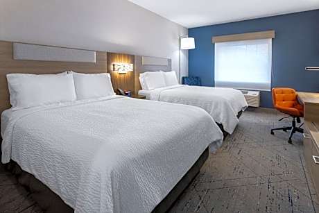 Queen Room with Two Queen Beds and Roll-In Shower