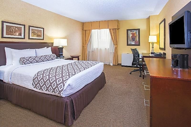 Crowne Plaza Denver International Airport