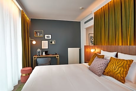 Publishers Terrace Room