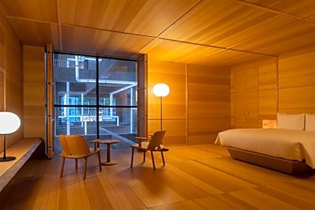1 King Bed
