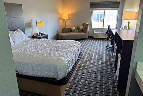 1 King Bed Non-Smoking