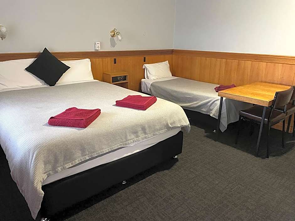 County Lodge Motor Inn