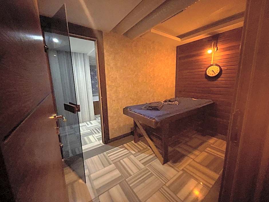 Le Luxe Suites Hotel