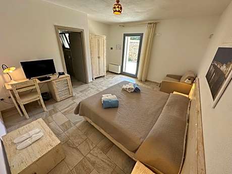 Double Room (2 Adults + 1 Child)