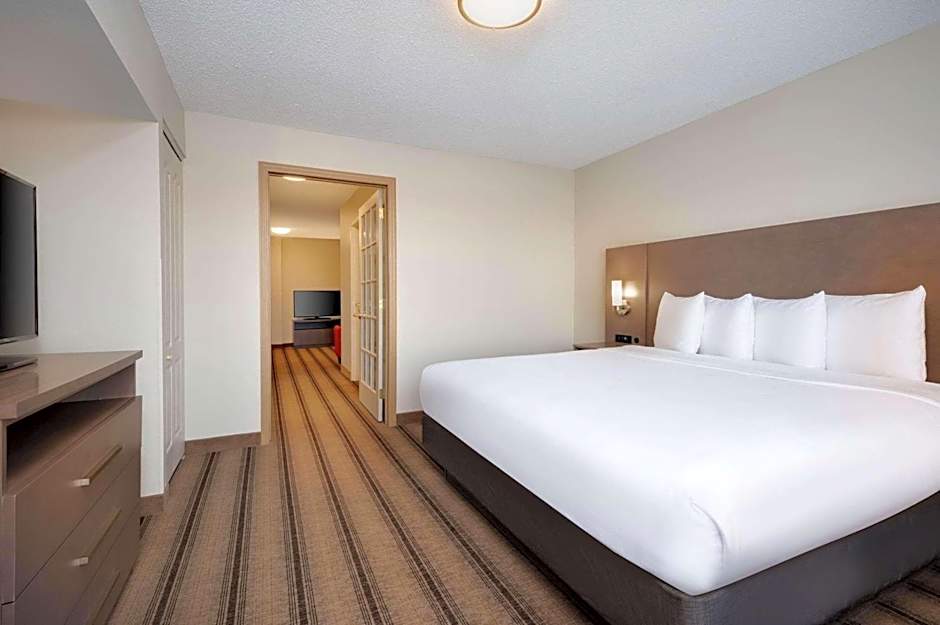 Country Inn & Suites by Radisson Albertville near Outlet Mall
