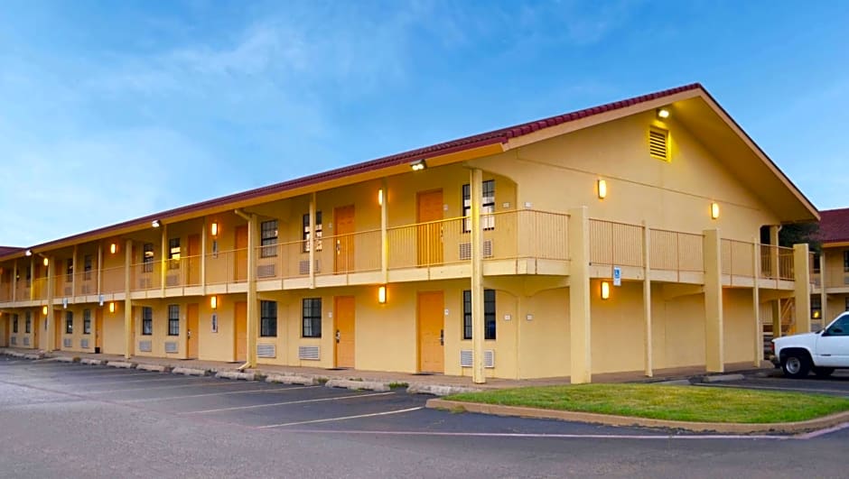 Magnuson Hotel Texarkana