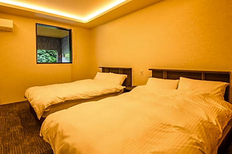Japanese-Western Style Room with Open-Air Bath