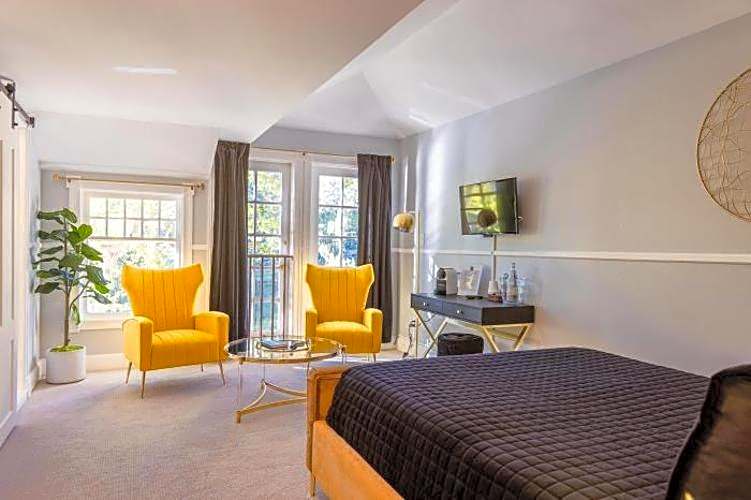 Photo 1 of 2 of 1 Queen Bed