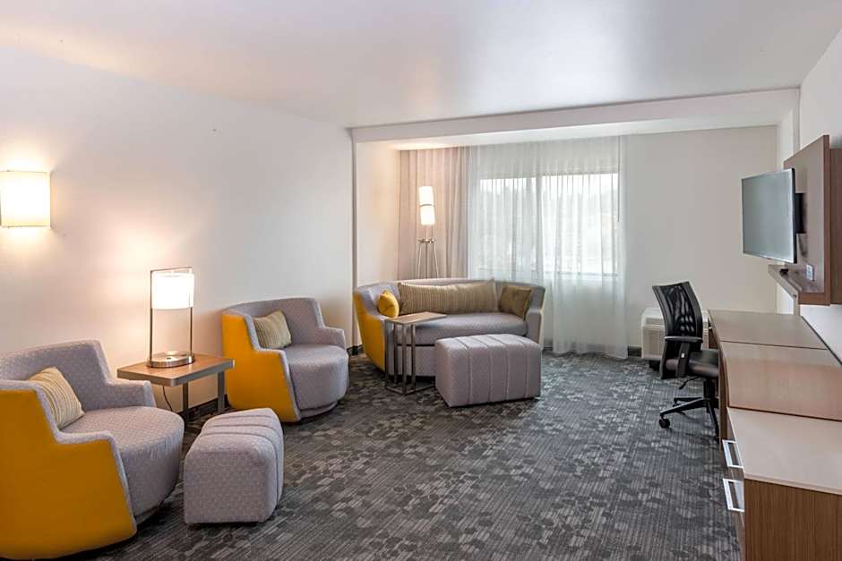 Courtyard by Marriott Somerset