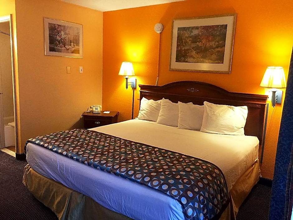 Photo 1 of 6 of Suite, Whirlpool