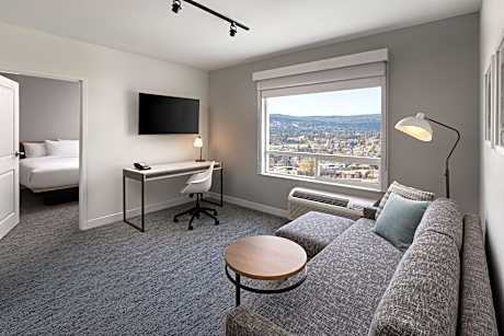 1 Bedroom Suite, 1 King, Sofa bed, City view