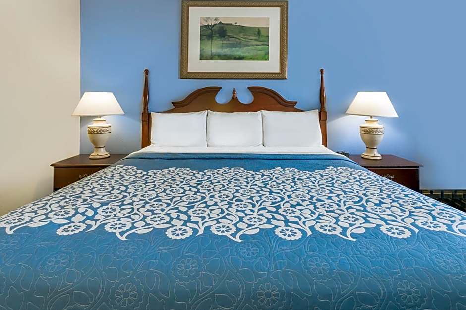 Days Inn by Wyndham Plymouth