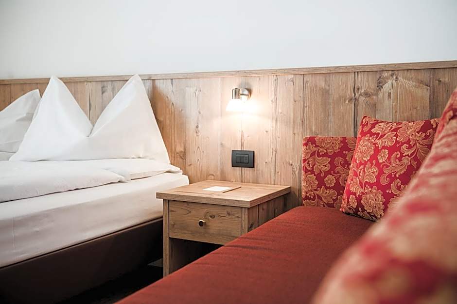 Laguscei Dolomites Mountain Hotel