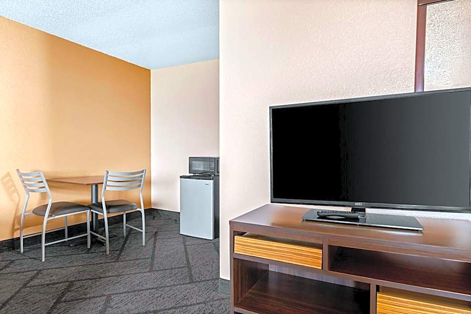 Super 8 by Wyndham Bourbonnais/Kankakee Area