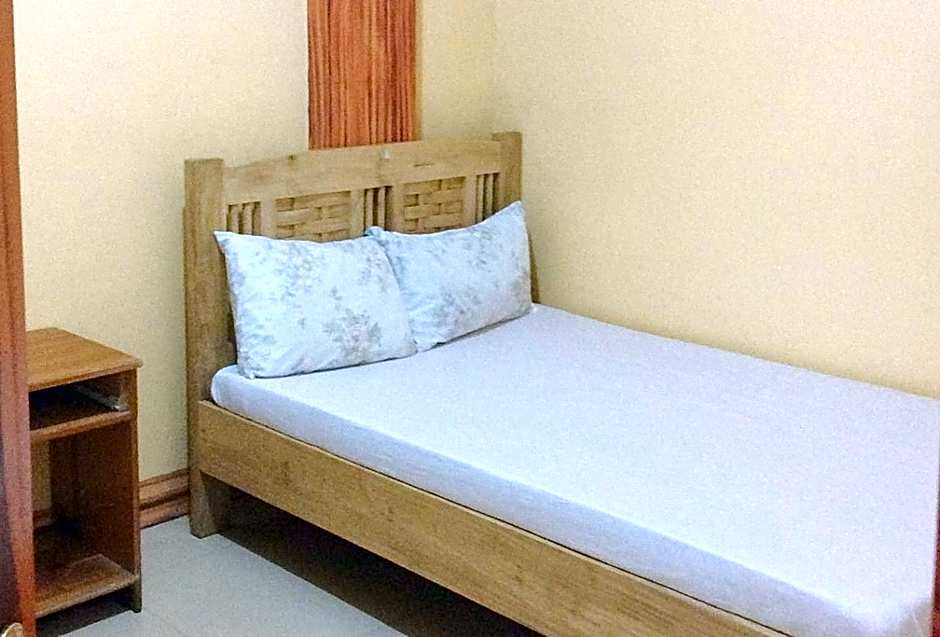 RedDoorz Hostel @ Baguio Tourist Cabin