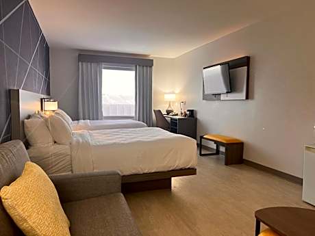 Queen Suite with Two Queen Beds - Accessible/Non-Smoking