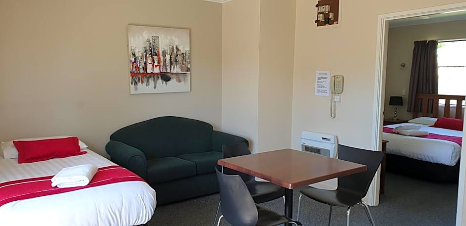 Commodore Motor Lodge