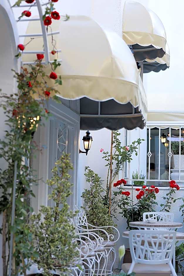 LA VIE EN ROSE HOTEL 2