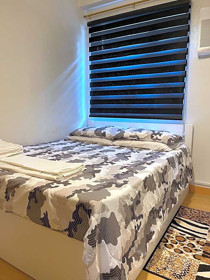 Whole Condo with Pool Great for Staycation