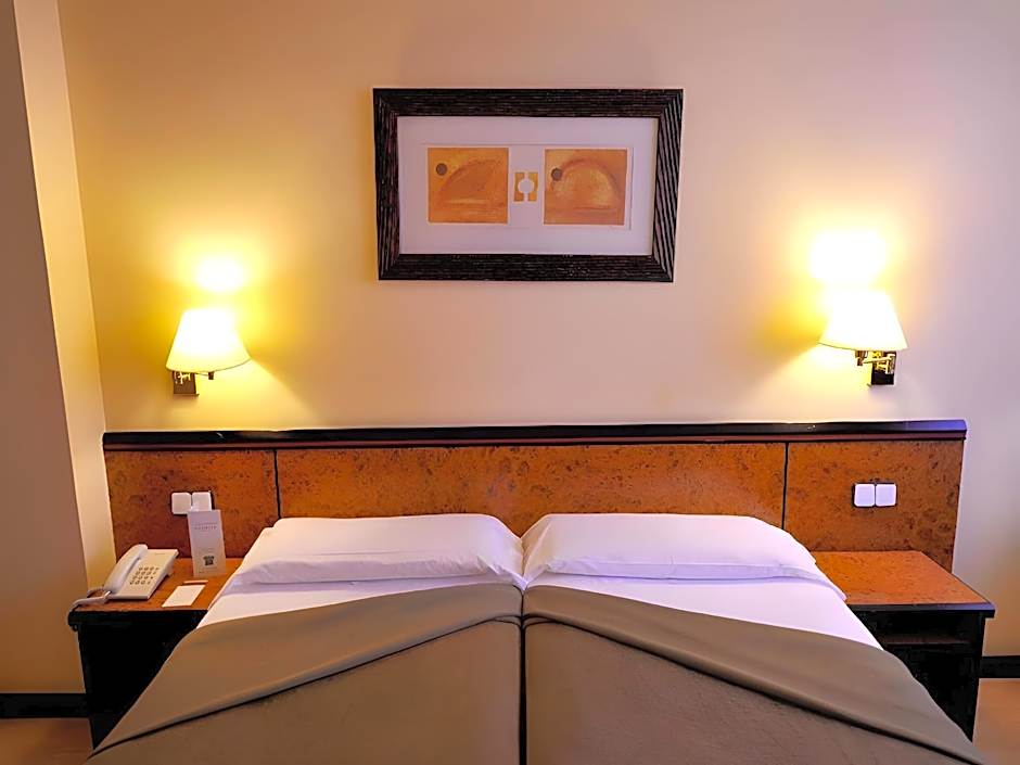 Hotel the Embassy – Srinagar, PA