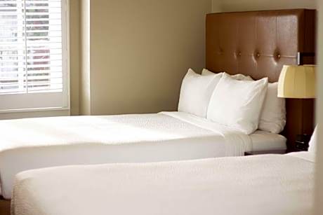 2 Queen Hearing Accessible