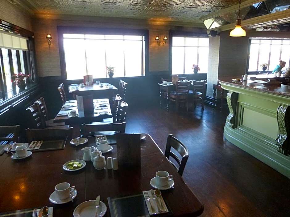 Riverbank House Hotel