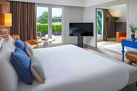 Champagne Suite, 1 Bedroom Suite, 1 King, Eiffel Tower view